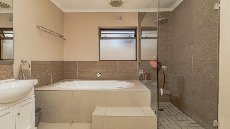 4 Bedroom Property for Sale in Flamingo Vlei Western Cape